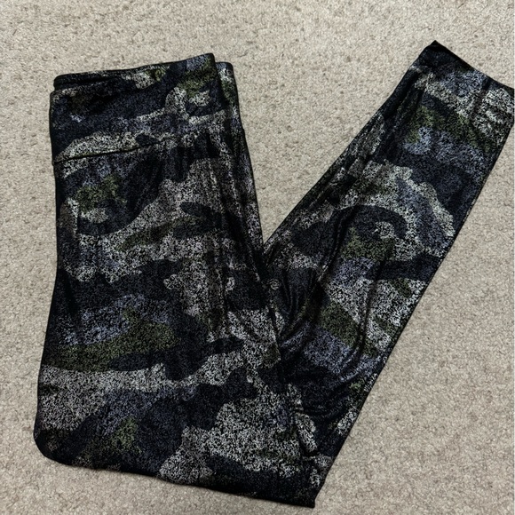 No Boundaries Pants - No Boundaries Metallic Gray & Black Leggings Size Large - Comfy, Stretchy, Soft